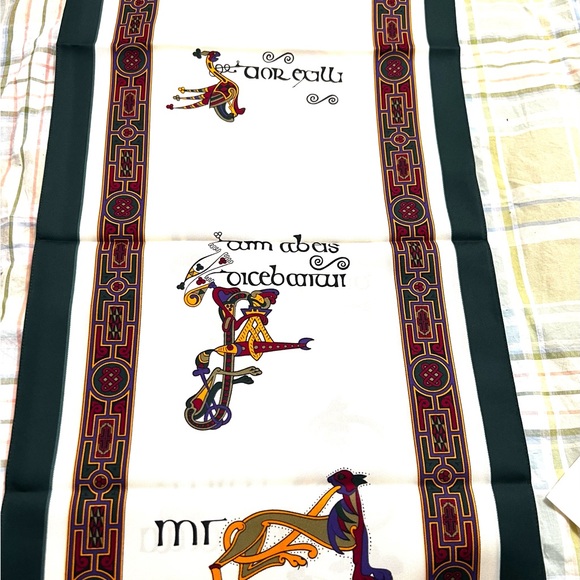 NWT Book of Kells inspired Scarf from Dublin. Beautiful colors. - Picture 9 of 9